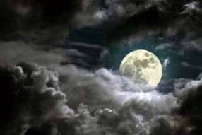 Фотообои Ночное небо в лунном свете