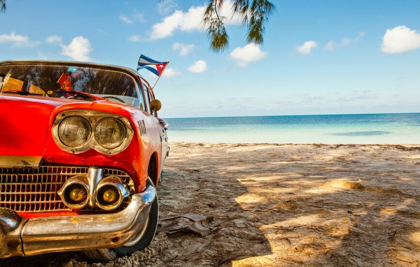 Картина на холсте Красная машина на Кубе, арт hd1086701