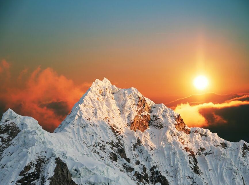 Картина на холсте Снежные вершины гор на закате, арт hd0840001