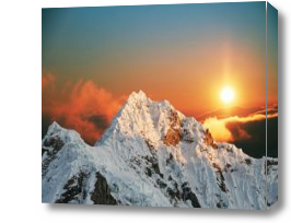 Картина Снежные вершины гор на закате
